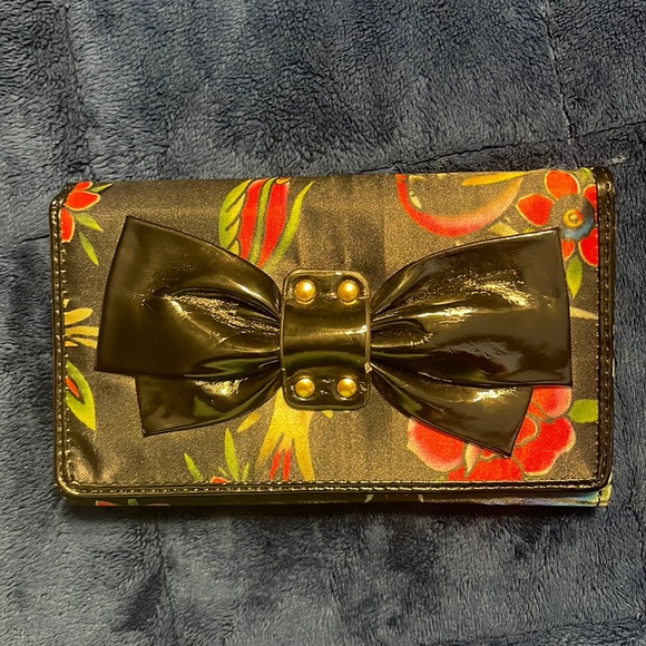 Satin style Iron Fist Wallet - Picture 1 of 6